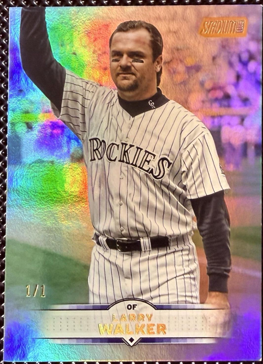 Larry Walker [Gold Rainbow Foilboard] #36