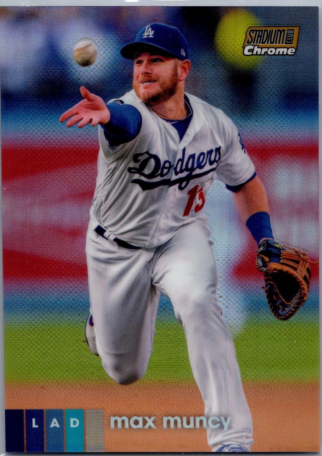 Max Muncy [Gold Rainbow Foil] #28