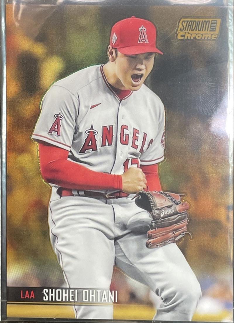 Shohei Ohtani [Gold Rainbow Foil] #37