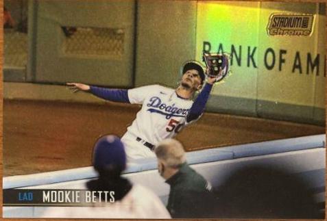 Mookie Betts [Gold Refractor] #100