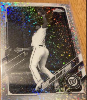 Victor Robles [Black & White Mini Diamond Refractor] #219