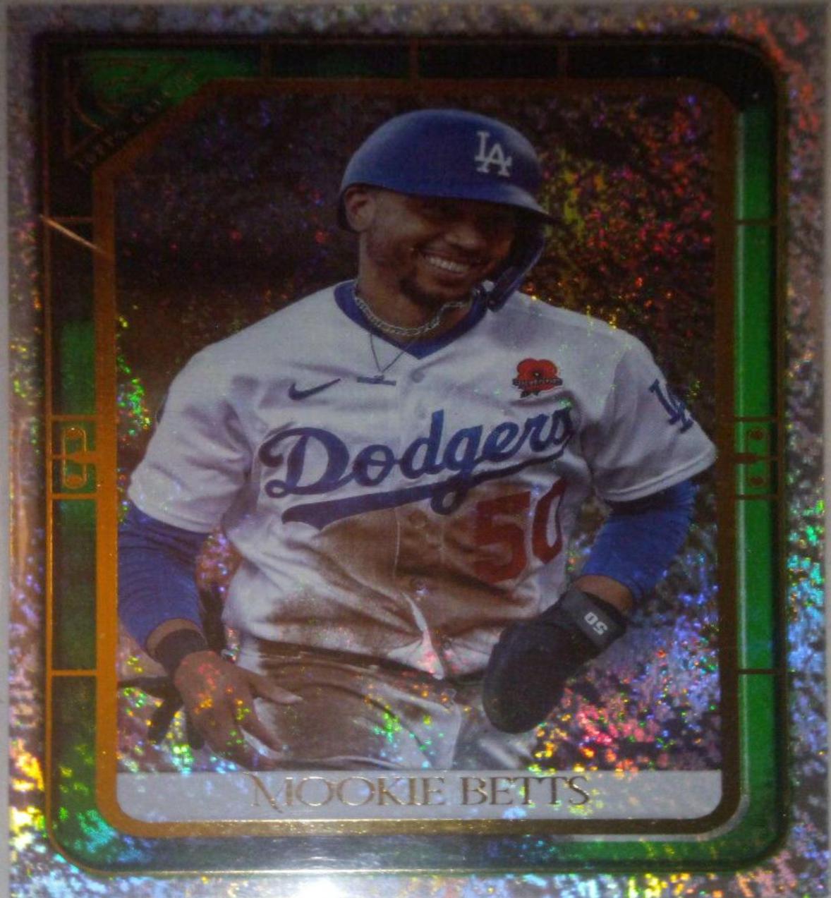 Mookie Betts [Green Pattern] #18