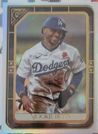 Mookie Betts [Rainbow Foil] #18