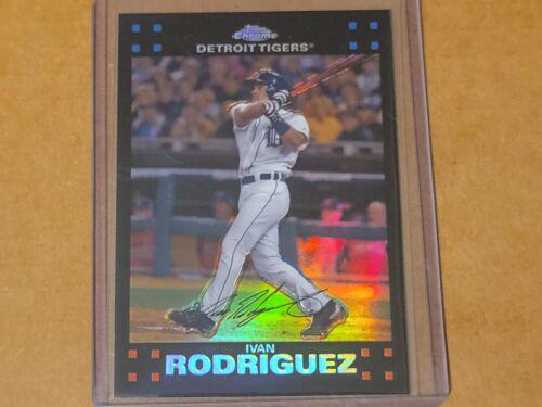 Ivan Rodriguez [White Refractor] #34