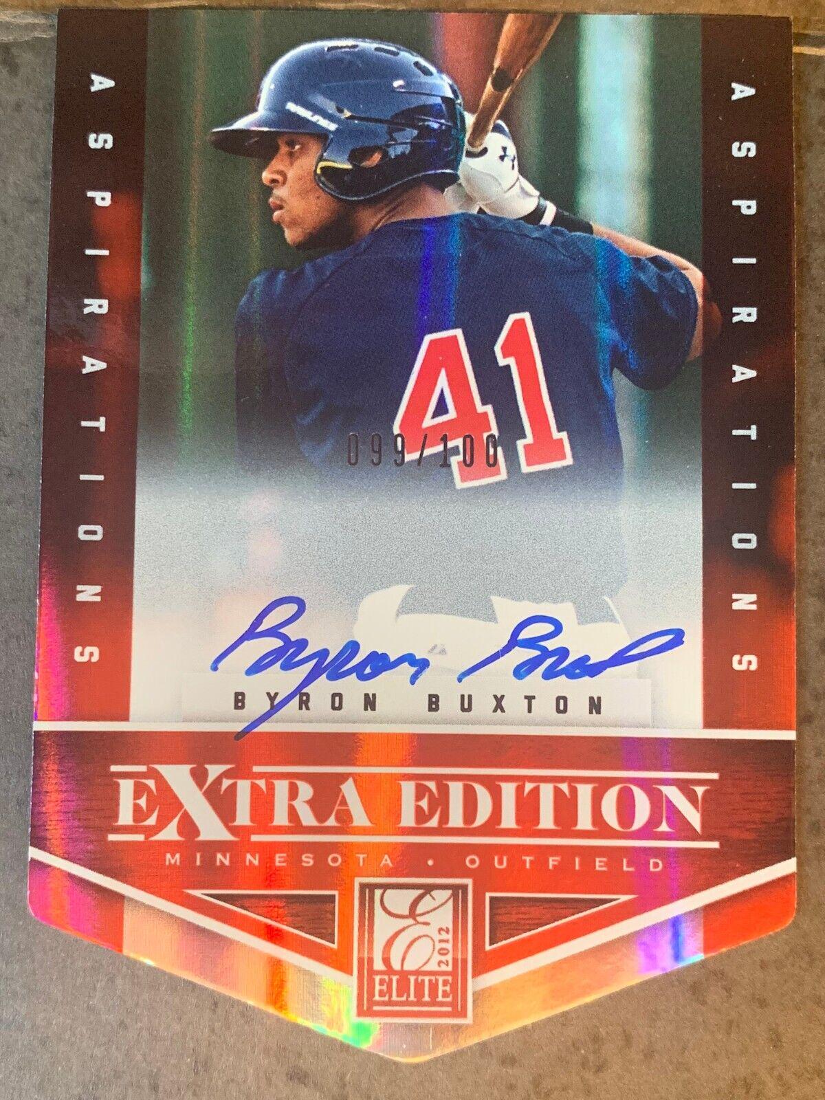 Byron Buxton [Status Die Cut Emerald Autograph] #102