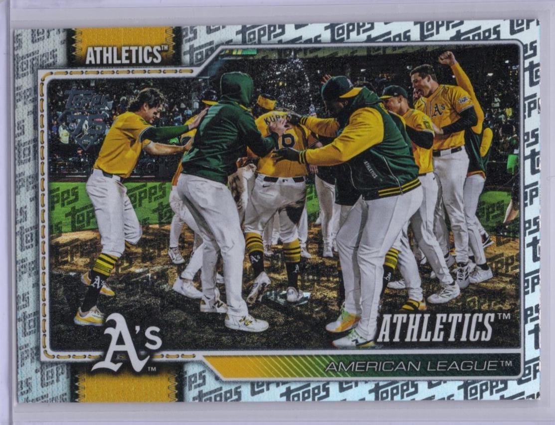 Athletics [Topps Foil Pattern] #304