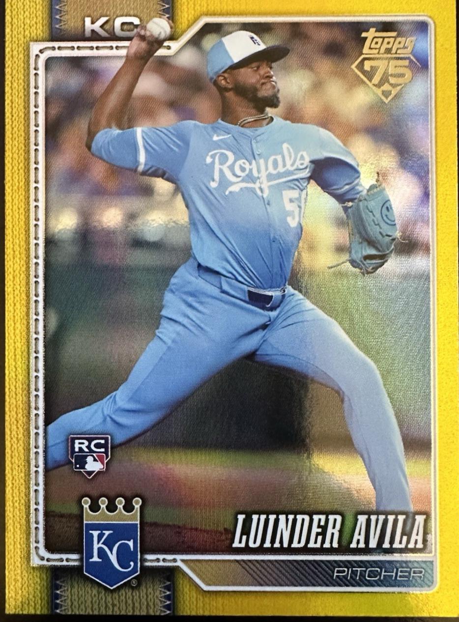 Luinder Avila [Yellow Holo] #120