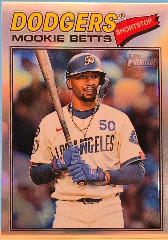 Mookie Betts [Refractor Chrome] #12