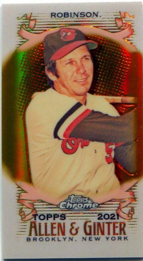 Brooks Robinson [Mini Gold Refractor] #83