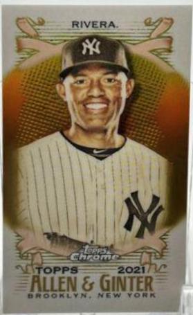 Mariano Rivera [Mini Gold Refractor] #115