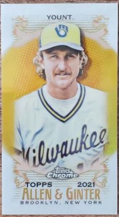 Robin Yount [Mini Gold Refractor] #22