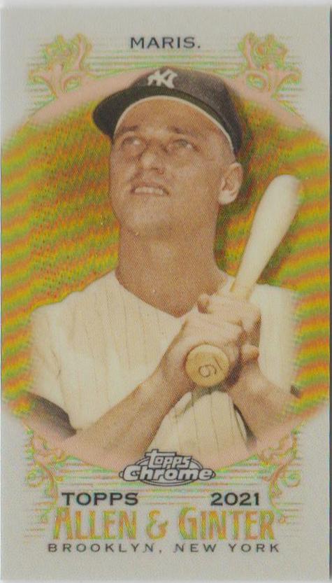 Roger Maris [Mini Gold Refractor] #235