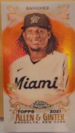 Sixto Sanchez [Mini Gold Refractor] #140