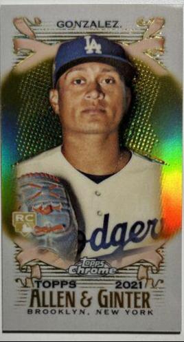 Victor Gonzalez [Mini Gold Refractor] #171