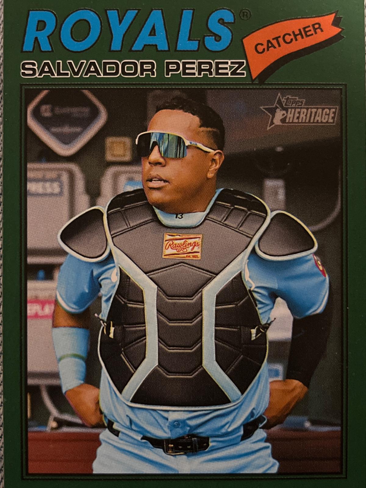 Salvador Perez [Dark Green] #320