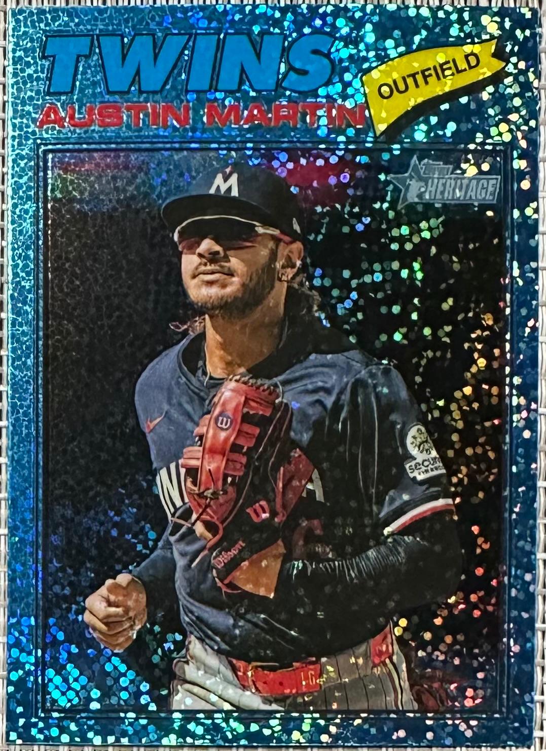 Austin Martin [Light Blue Sparkle Chrome] #44