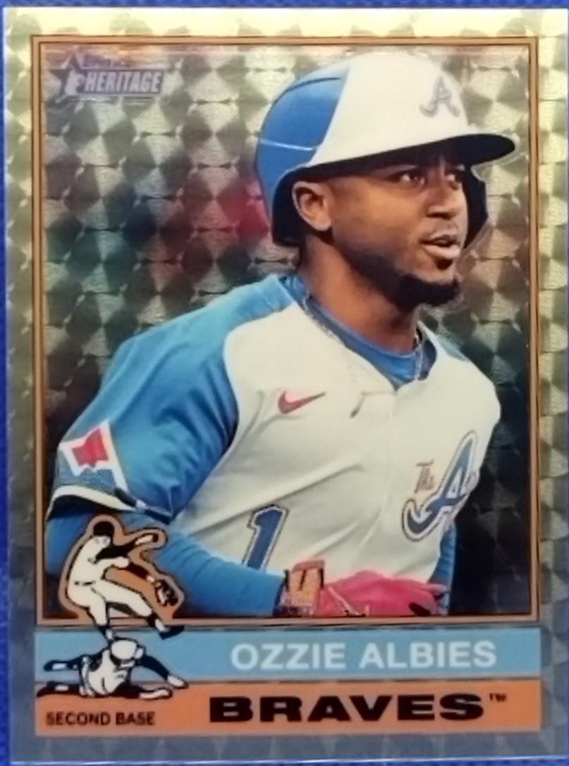 Ozzie Albies [Superfractor Chrome Variation] #365