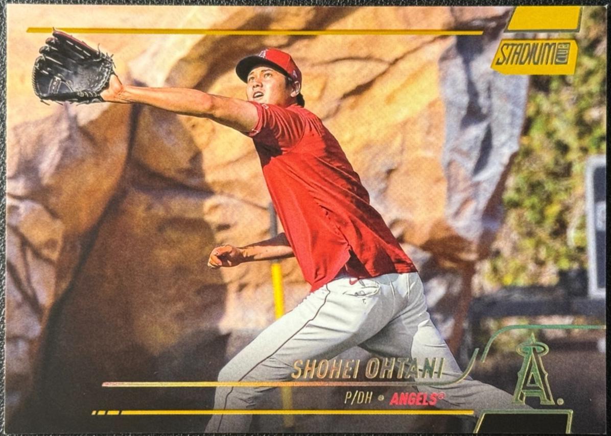 Shohei Ohtani [Gold Rainbow Foil] #1