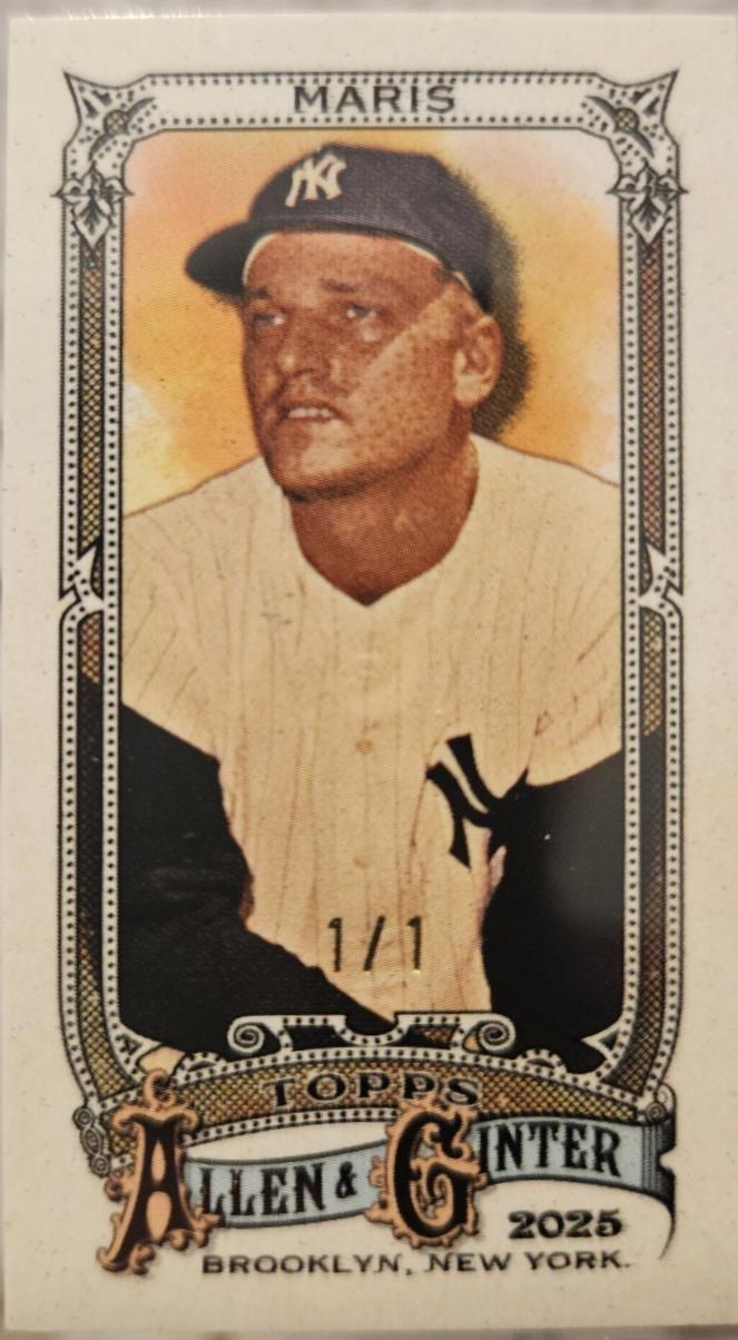 Roger Maris [Glossy Mini] #303
