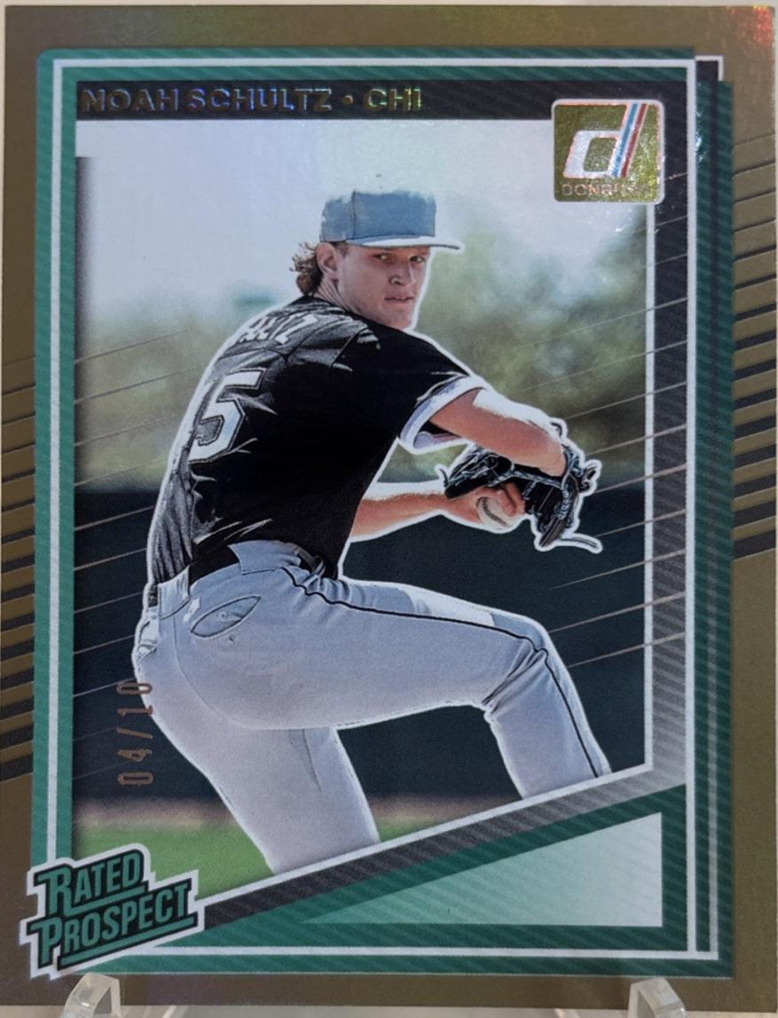 Noah Schultz [Gold Optic] #200