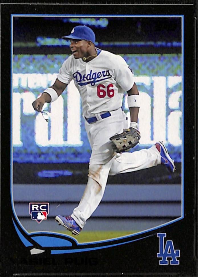 Yasiel Puig [Running in Field Black] #US250