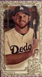 Max Muncy [Mini Gold] #143