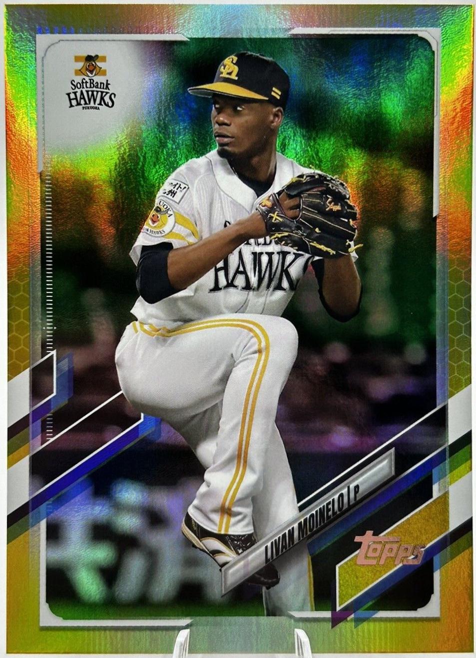 Livan Moinelo [Gold Rainbow Foil] #81