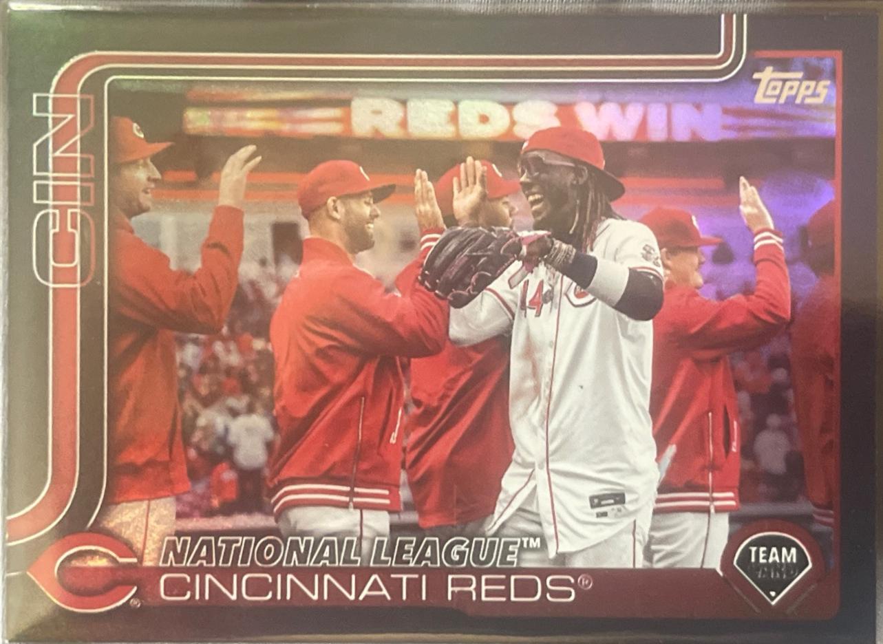 Cincinnati Reds [Black Rainbow] #99