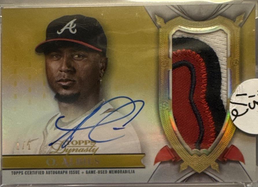 Ozzie Albies [Gold Autograph Patch] #DAP-OA1