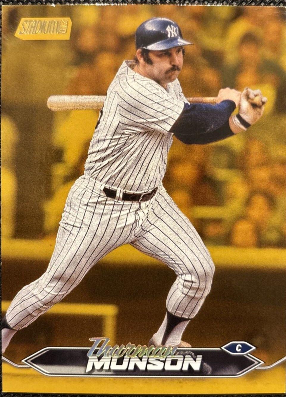 Thurman Munson [Gold Rainbow] #157