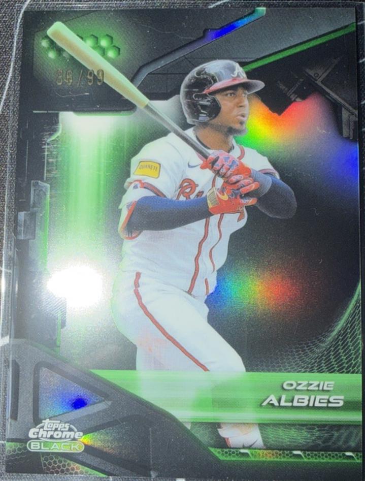 Ozzie Albies [Green Refractor] #142