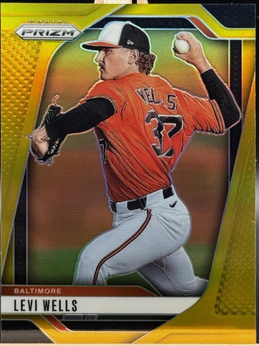 Levi Wells [Gold Prizm] #68