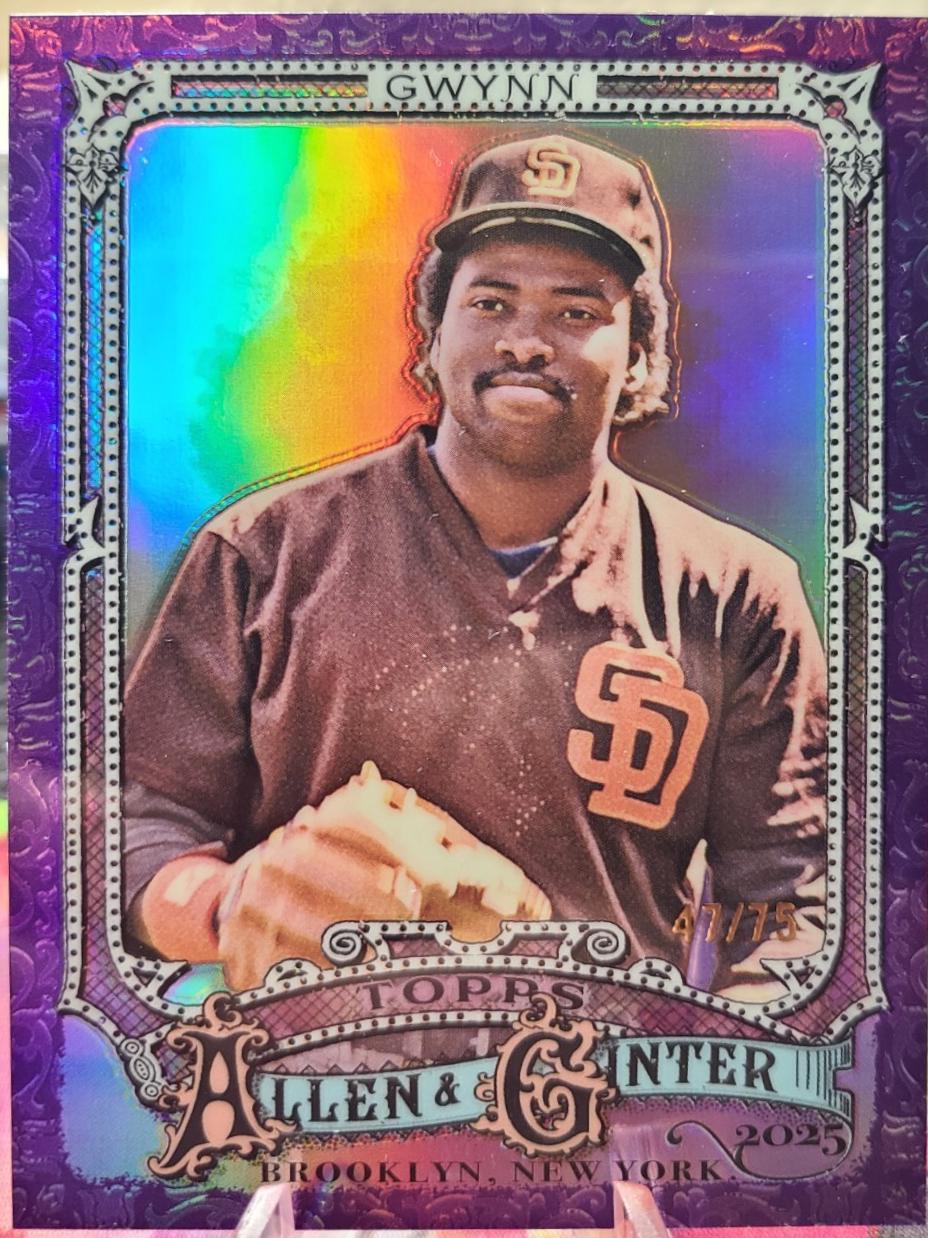 Tony Gwynn [Purple Refractor Chrome Variation] #14