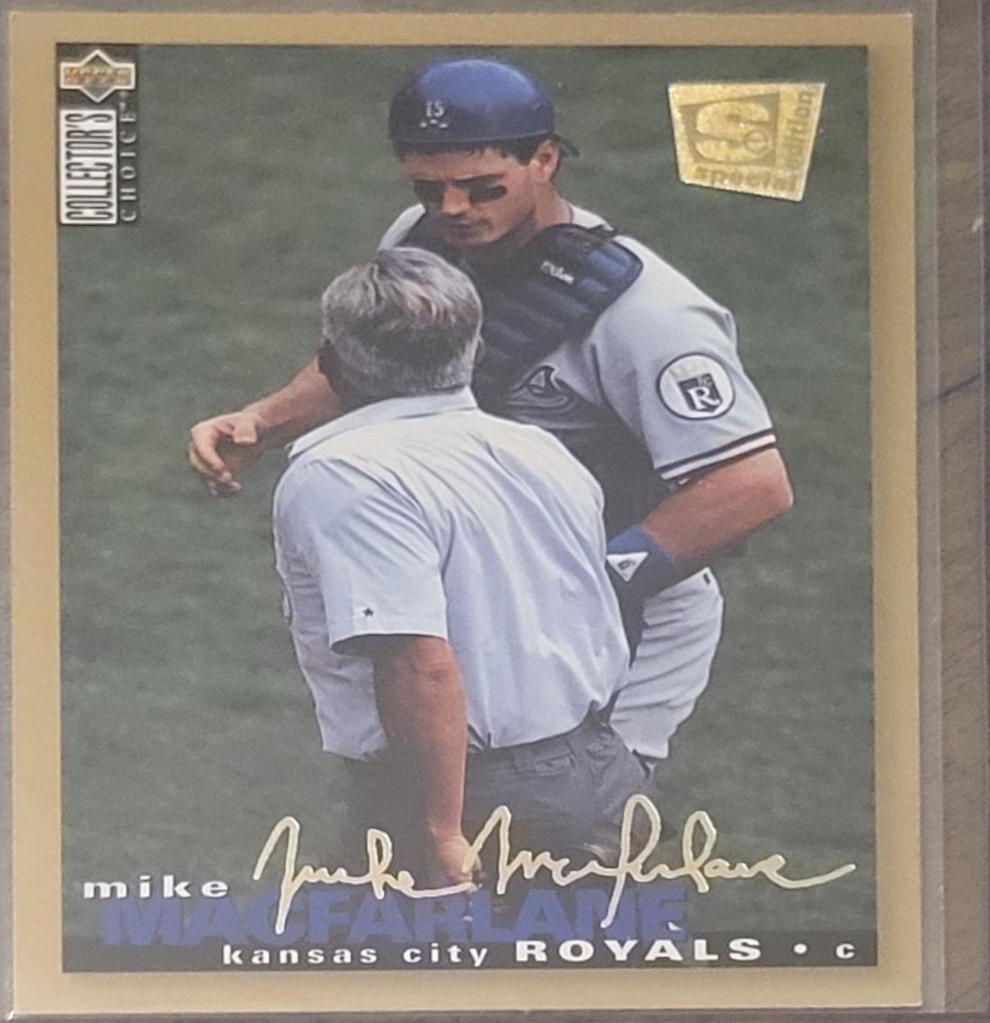 Mike MacFarlane [Gold Signature] #213