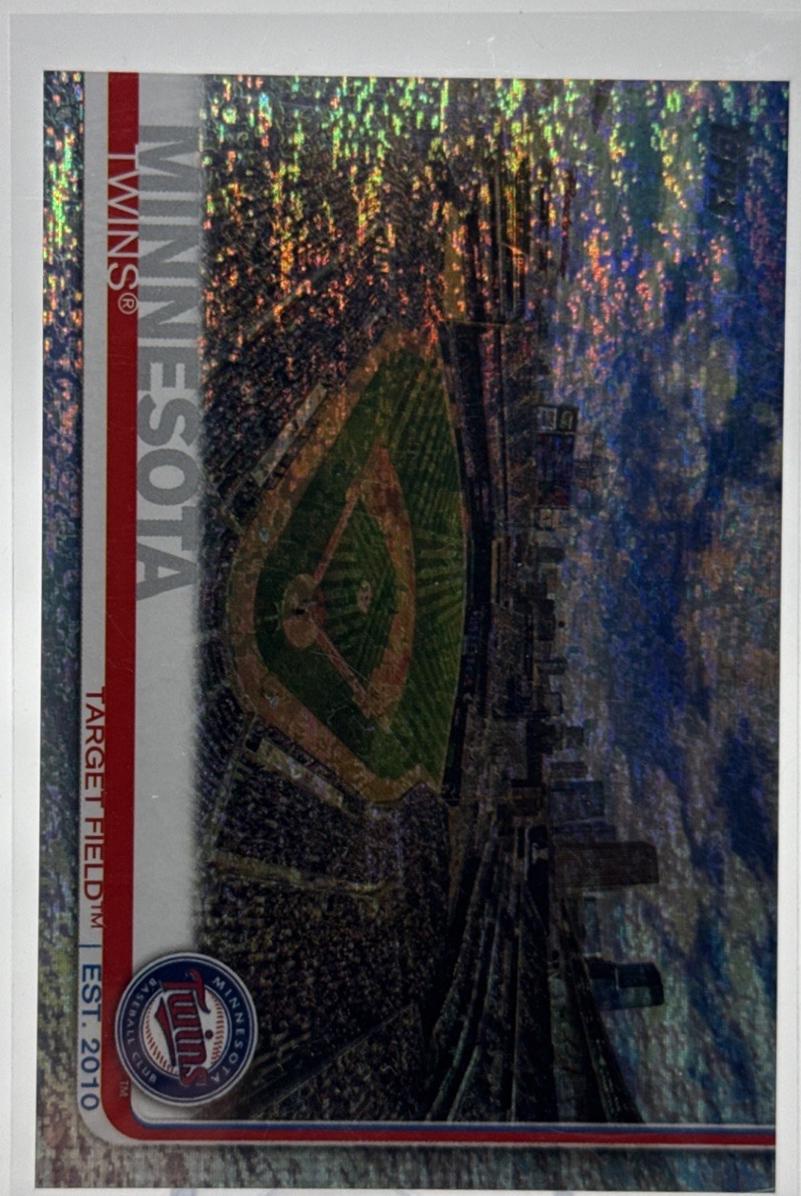 Target Field [Foilboard] #424