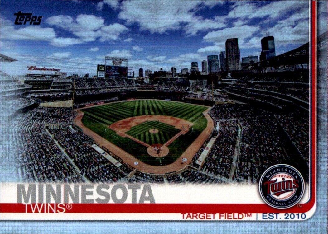 Target Field [Rainbow Foil] #424