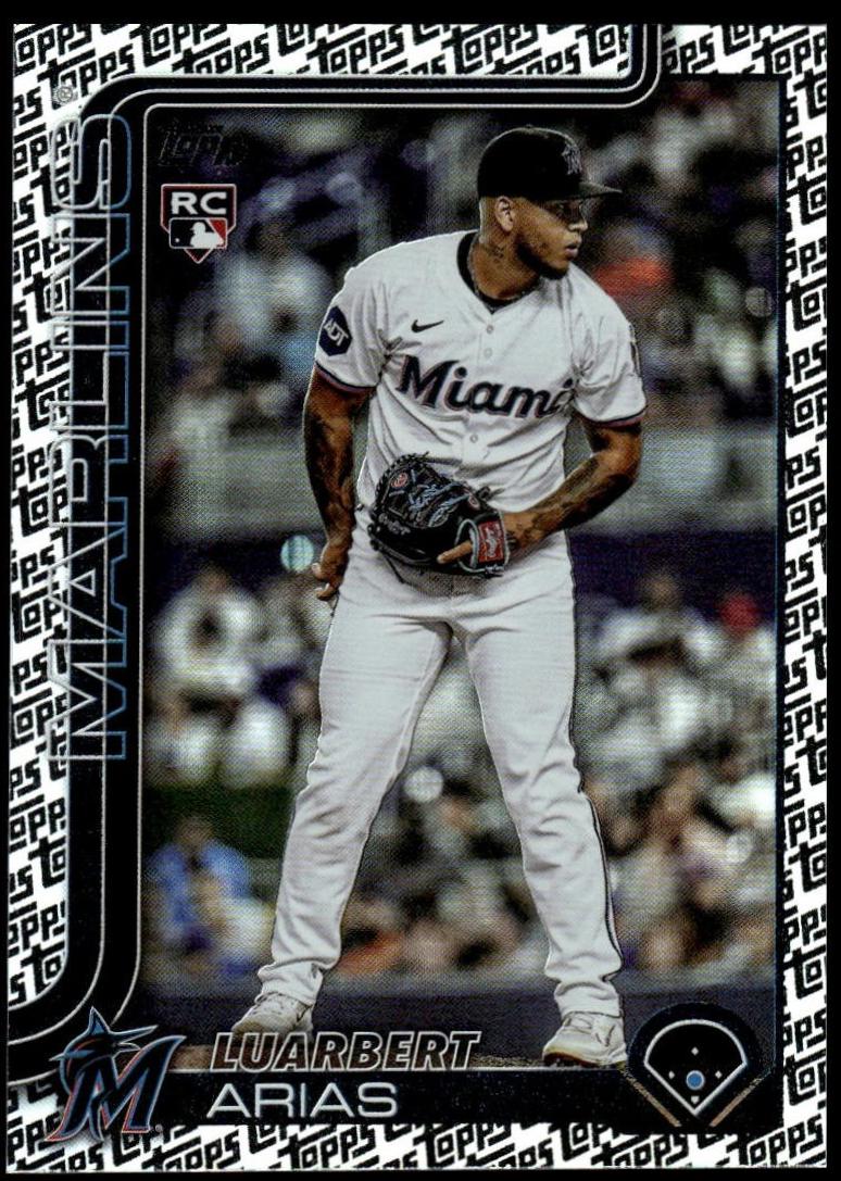 Luarbert Arias [Topps Logo Foil] #US53