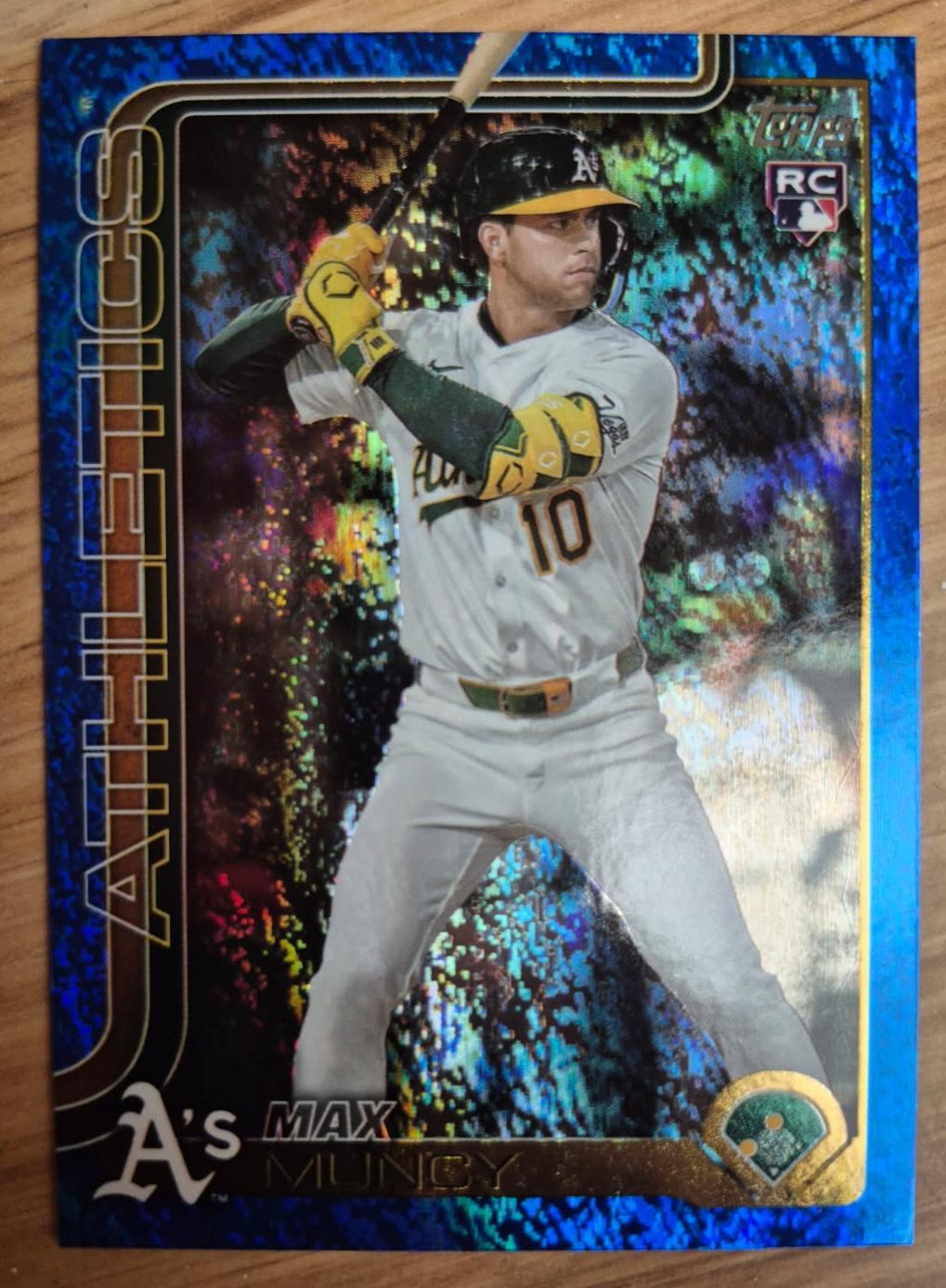 Max Muncy [Holo Blue Foil] #US250