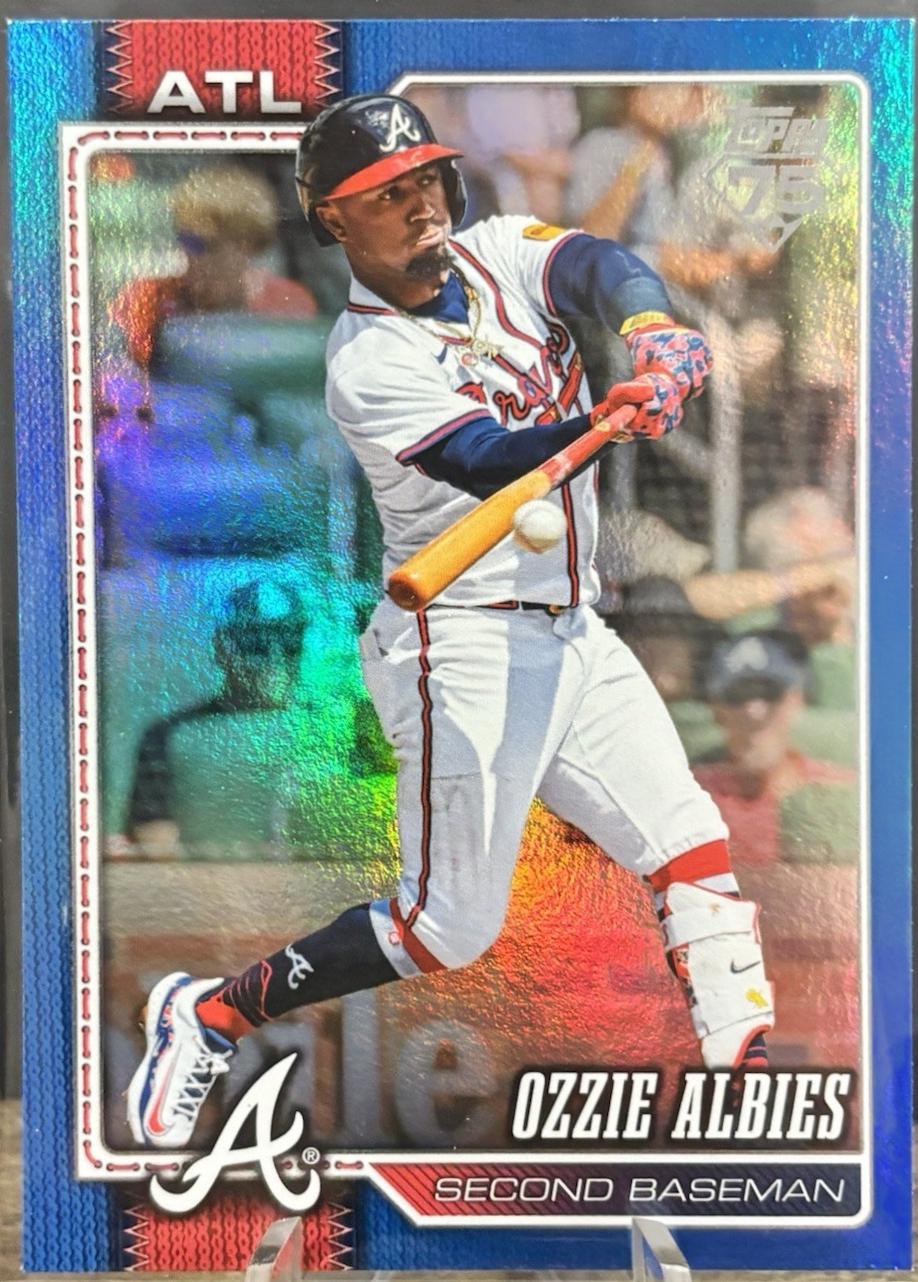 Ozzie Albies [Blue Rainbow Foil] #568