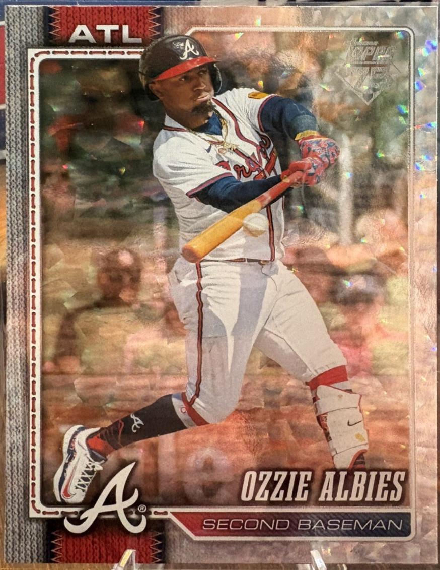 Ozzie Albies [Silver Crackle Foil] #568