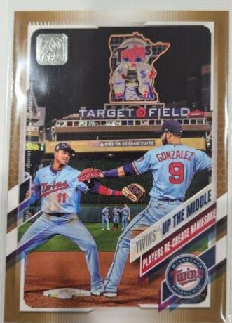Twins Up The Middle [Gold] #553