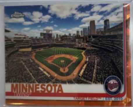Target Field [Orange Refractor] #424