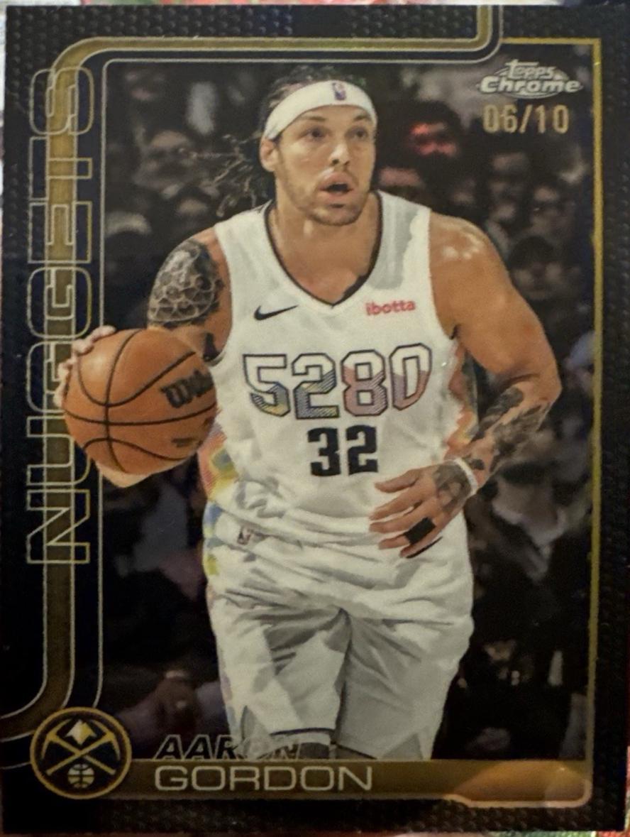 Aaron Gordon [Black Basketball Refractor] #100