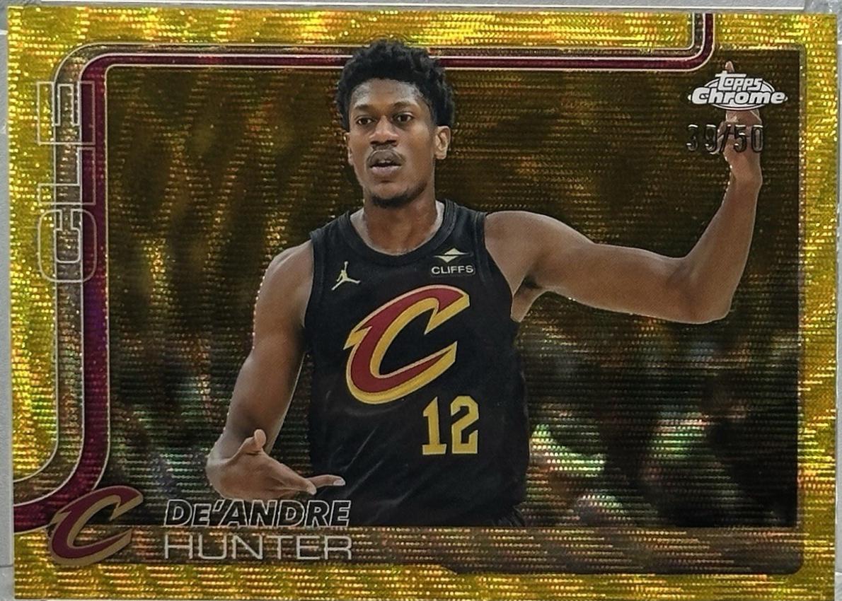 De'Andre Hunter [Gold Basketball Refractor] #73