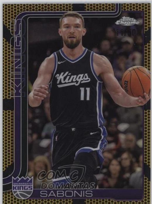Domantas Sabonis [Gold Basketball Refractor] #229