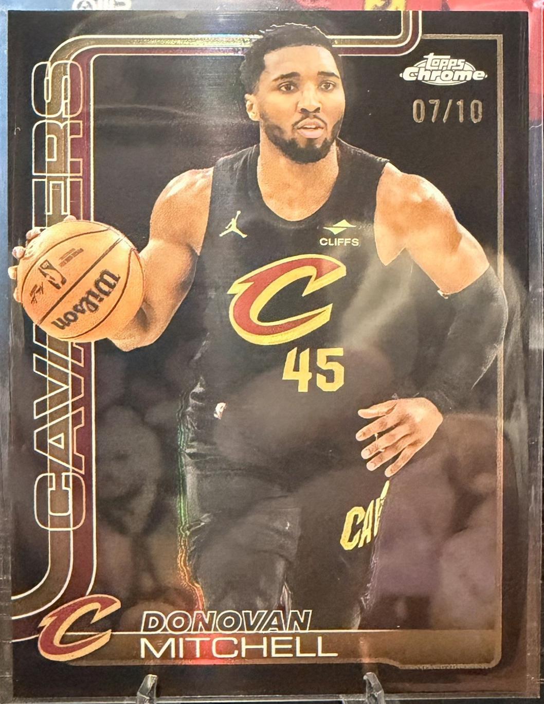 Donovan Mitchell [Black Basketball Refractor] #69