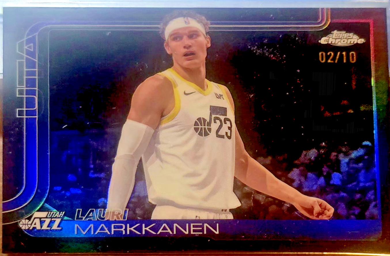 Lauri Markkanen [Black Refractor] #238