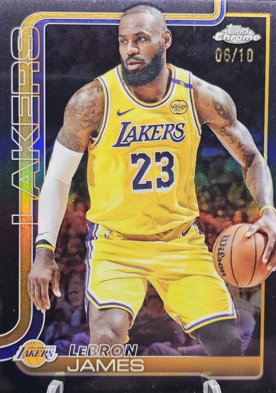 LeBron James [Black Refractor] #127