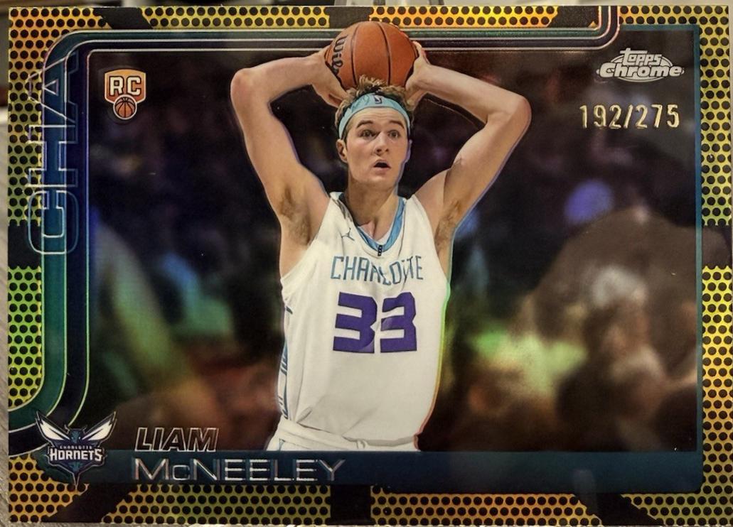 Liam McNeeley [Yellow Basketball Refractor] #279