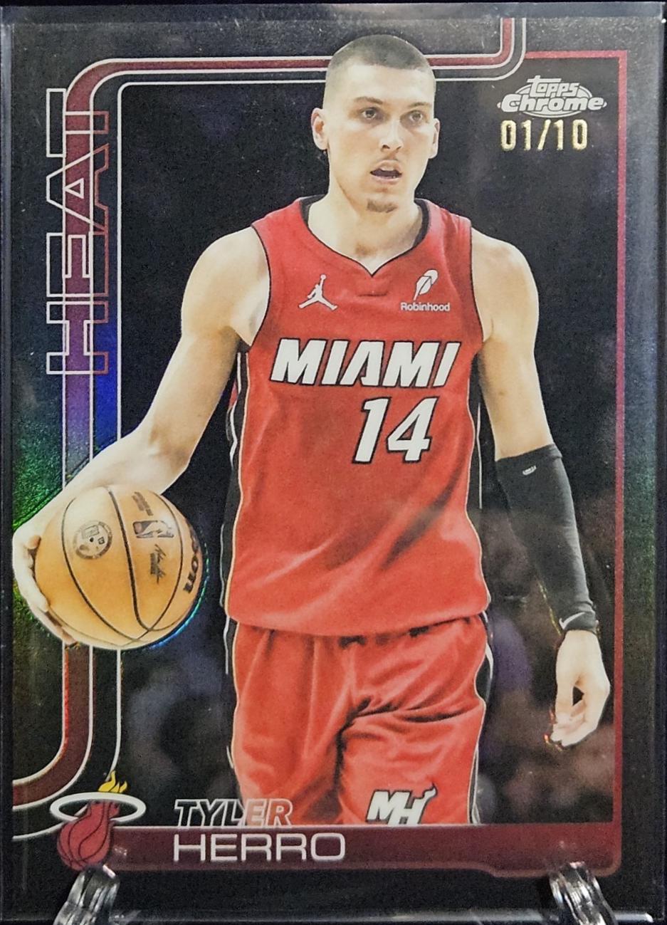 Tyler Herro [Black Refractor] #188